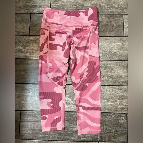 Zyia Light N Tight Capri Leggings - Picture 9 of 10